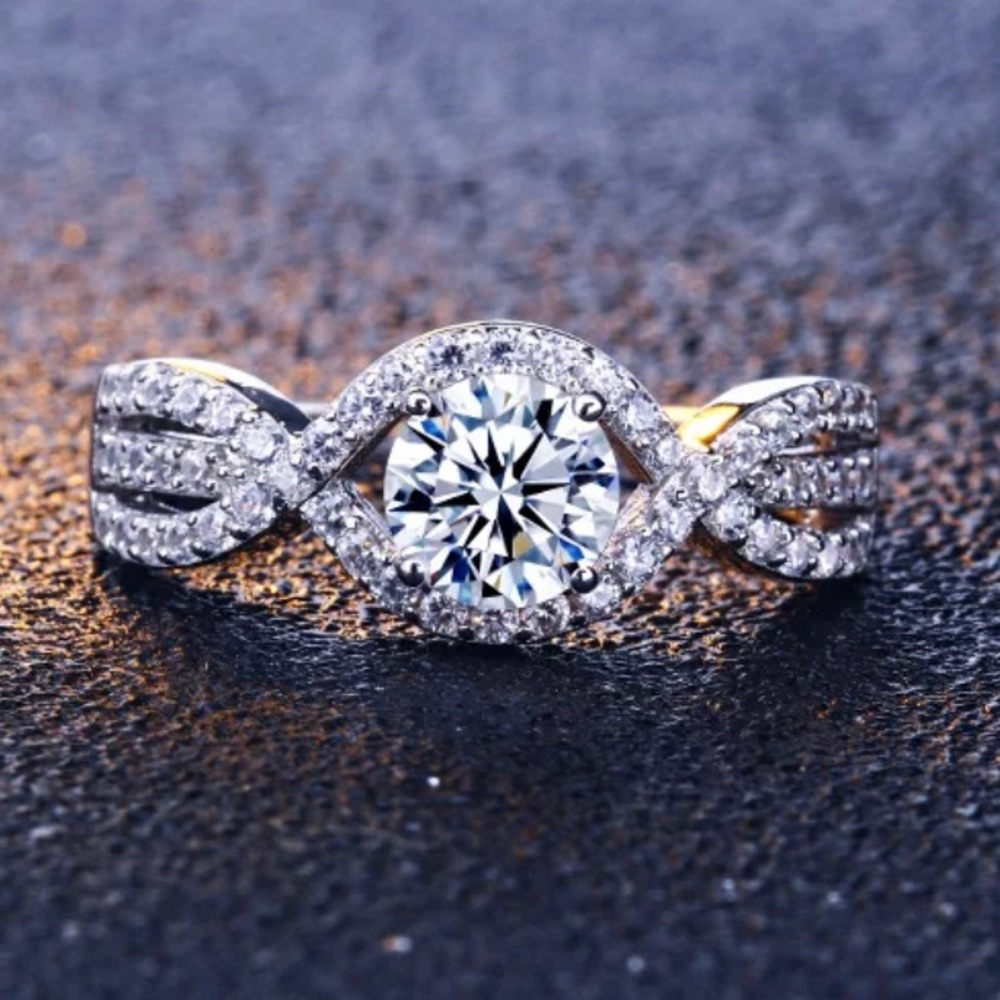 ✨Twisted Sparkling Ring✨18K White Gold✨ - Picture 2 of 5